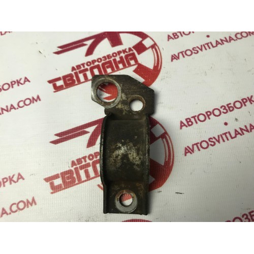 Кронштейн втулки стабилизатора левый Fiat Doblo 2006- 46741681